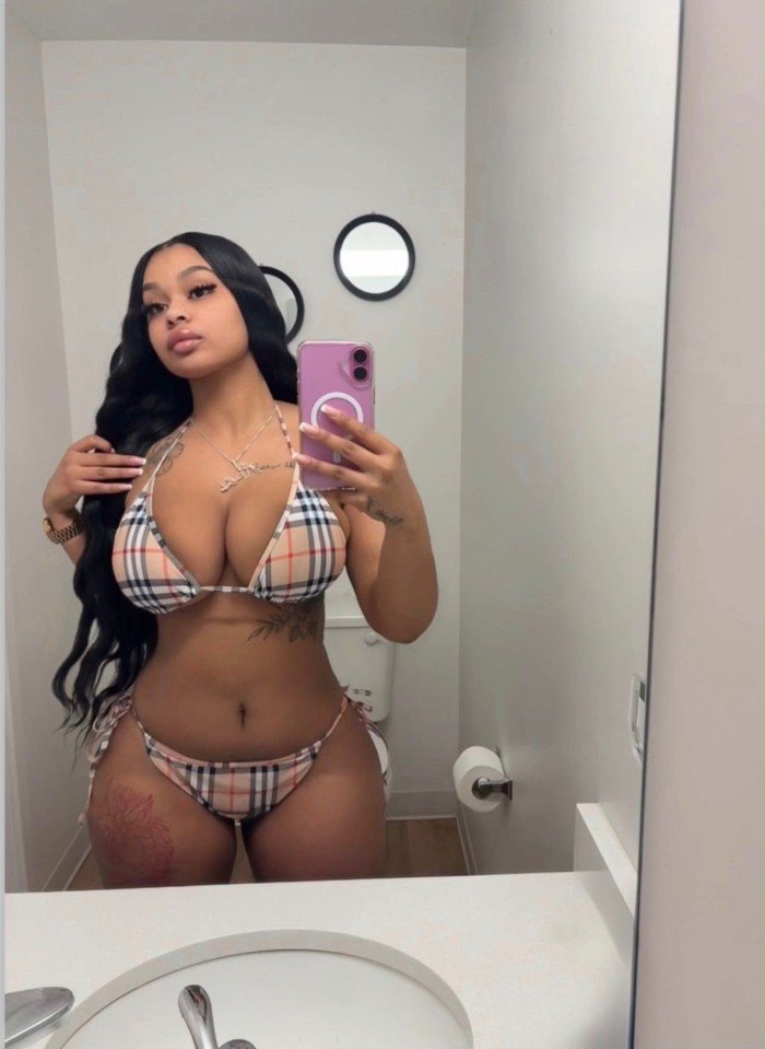 elaiza-mulata-sexy-y-juguetona-con-ganas-de-jugar-llama-big-1
