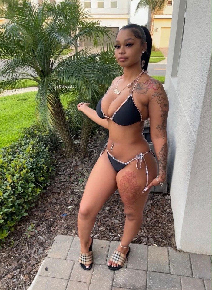 elaiza-mulata-sexy-y-juguetona-con-ganas-de-jugar-llama-big-0