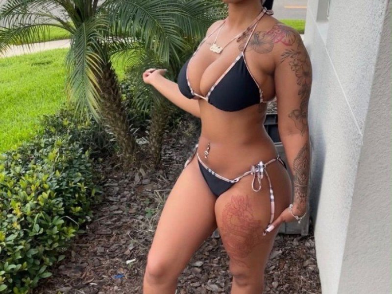 elaiza-mulata-sexy-y-juguetona-con-ganas-de-jugar-llama