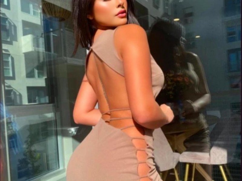 elena-dispuesta-a-complacerte-en-marbella-small-1