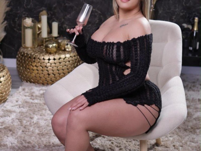 violeta-en-sant-adria-de-besos-bomba-de-sexo-ardiente-small-2