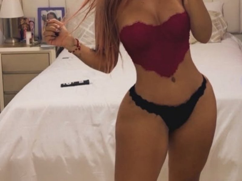zoe-joven-rubia-nueva-en-la-zona-small-4