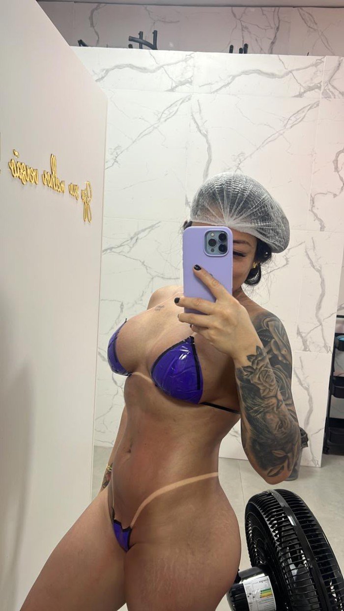 valentina-en-sitges-unica-en-la-cama-fiestera-big-2