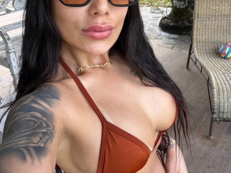 valentina-en-sitges-unica-en-la-cama-fiestera