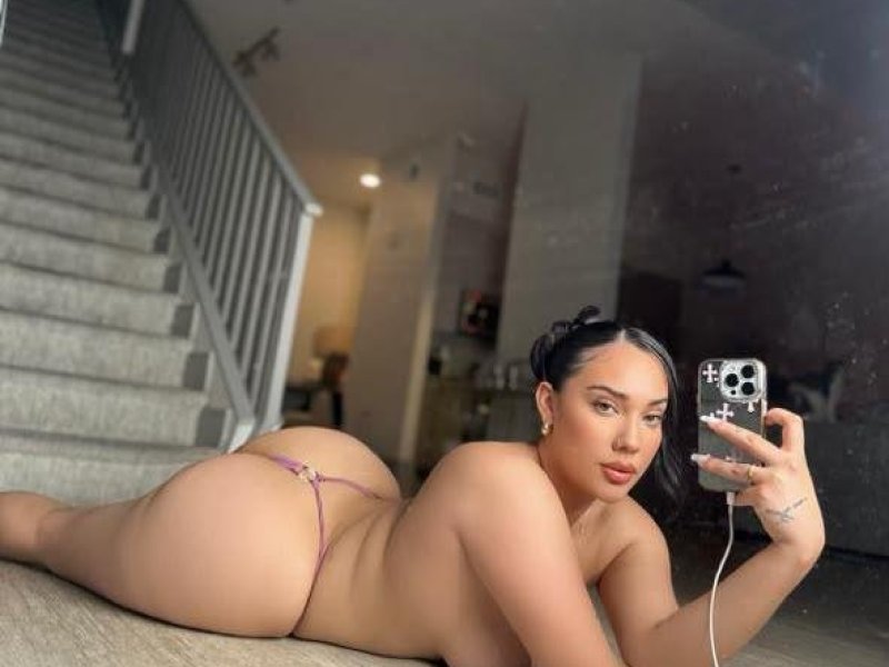 dennise-colombiana-muy-linda-e-juguetona-small-1