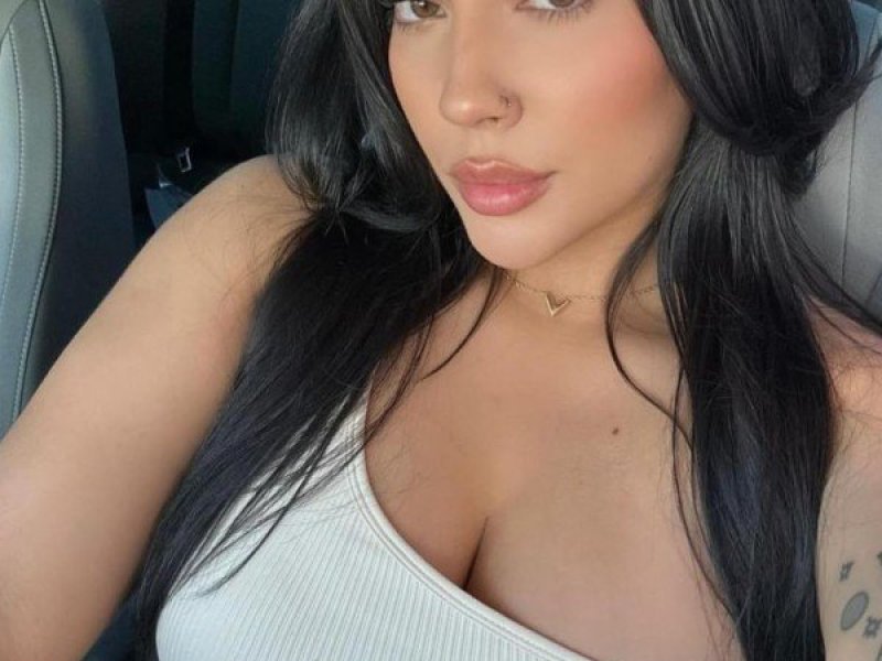 dennise-colombiana-muy-linda-e-juguetona-small-3