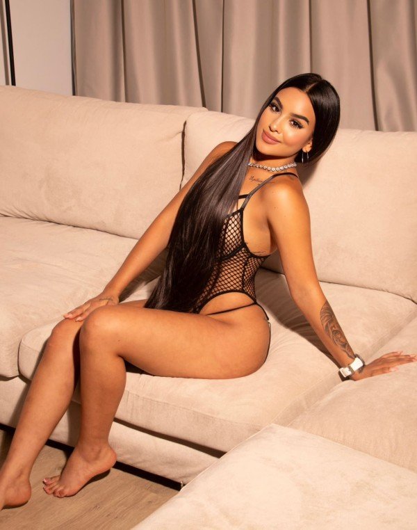 celeste-joven-latina-fiestera-24h-big-0