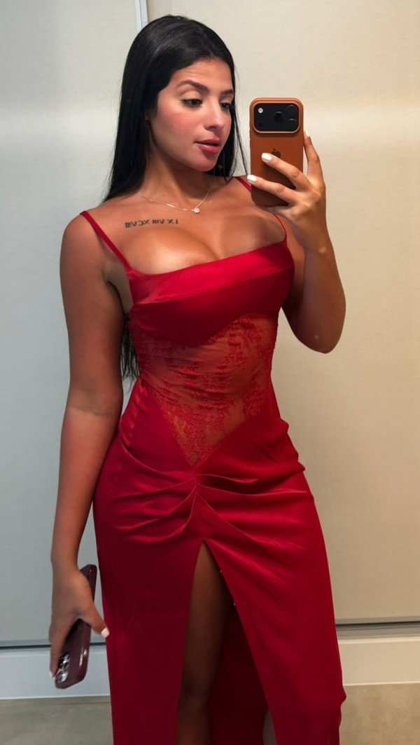 kylie-hacemos-el-amor-mientras-tu-esposa-esta-de-compras-big-4