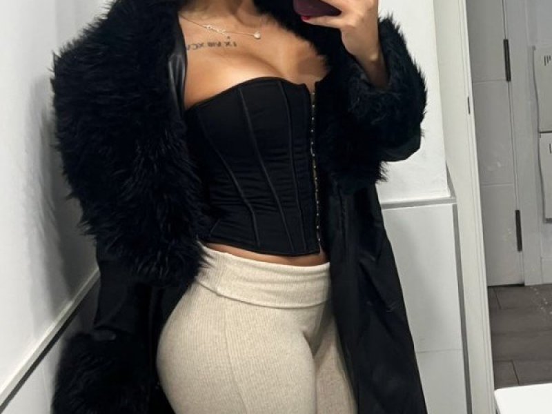 kylie-hacemos-el-amor-mientras-tu-esposa-esta-de-compras-small-3