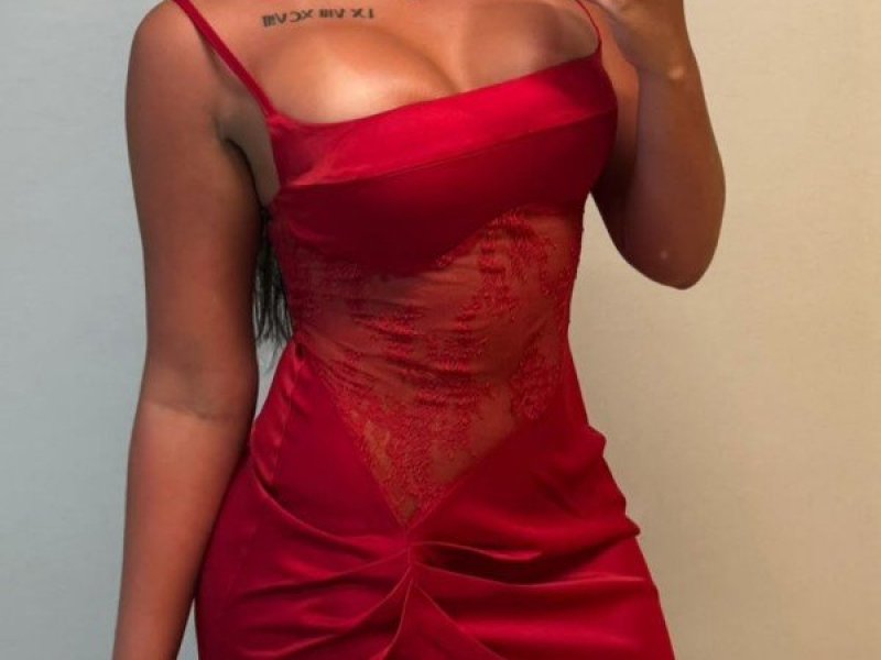 kylie-hacemos-el-amor-mientras-tu-esposa-esta-de-compras-small-4