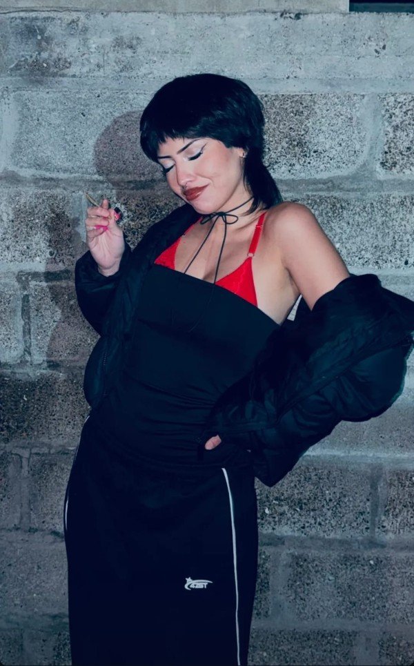 valen-buscas-una-mujer-que-te-domine-experta-en-nuevos-y-fantasias-fiestera-24h-big-5