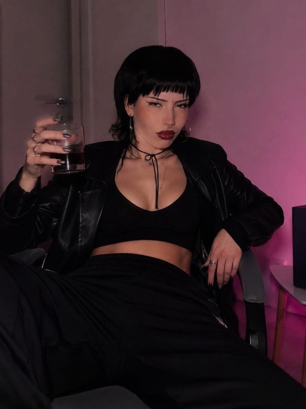 valen-buscas-una-mujer-que-te-domine-experta-en-nuevos-y-fantasias-fiestera-24h-big-3