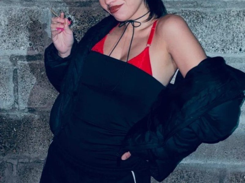 valen-buscas-una-mujer-que-te-domine-experta-en-nuevos-y-fantasias-fiestera-24h-small-5
