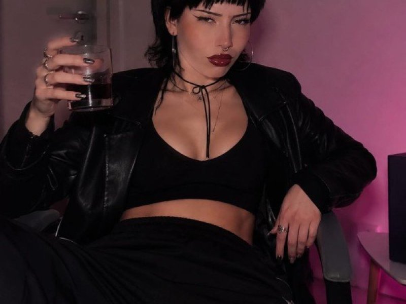 valen-buscas-una-mujer-que-te-domine-experta-en-nuevos-y-fantasias-fiestera-24h-small-3