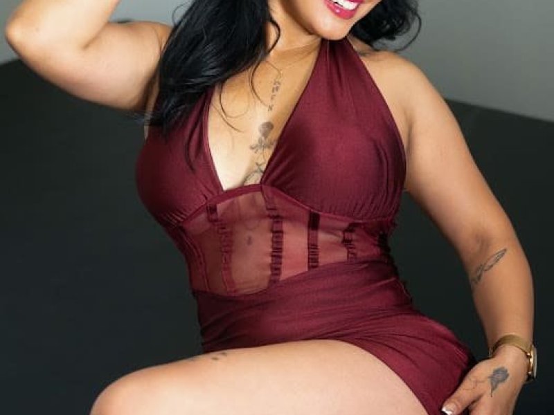 lorena-voluptuosa-y-sexy-chica-escort-en-malaga
