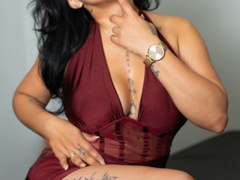 lorena-voluptuosa-y-sexy-chica-escort-en-malaga-small-4