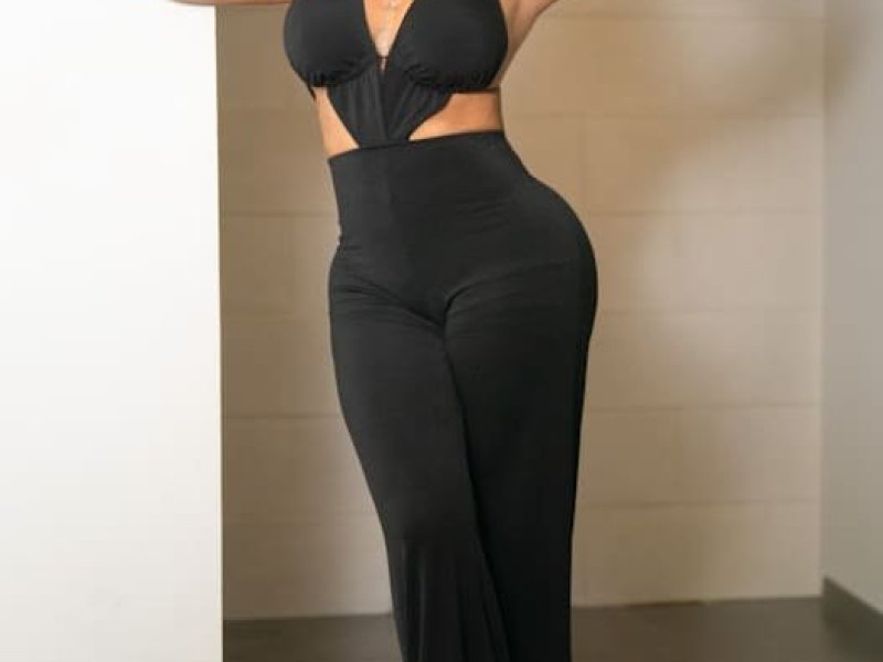 lorena-voluptuosa-y-sexy-chica-escort-en-malaga-small-2