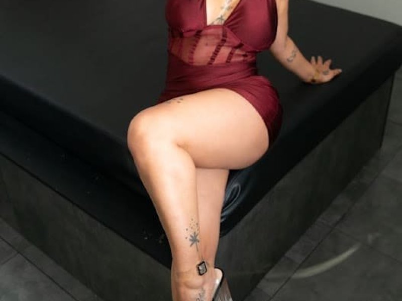 lorena-voluptuosa-y-sexy-chica-escort-en-malaga-small-1