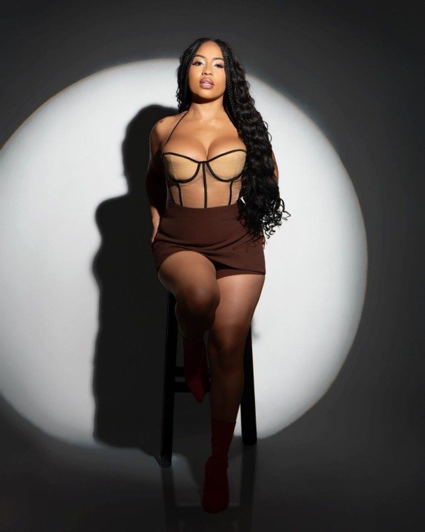 estrella-escort-con-curvas-peligrosas-en-malaga-big-1