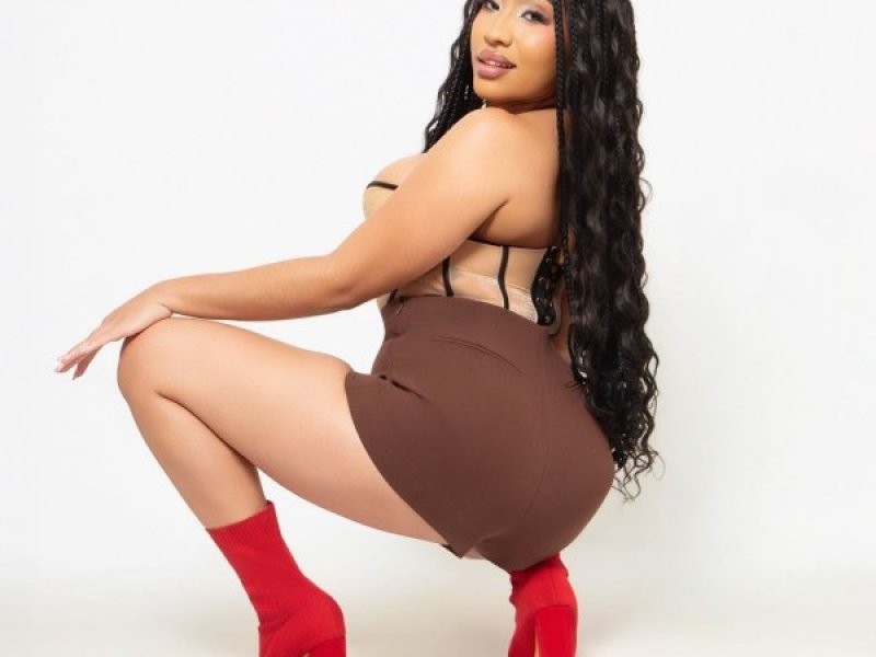 estrella-escort-con-curvas-peligrosas-en-malaga-small-4