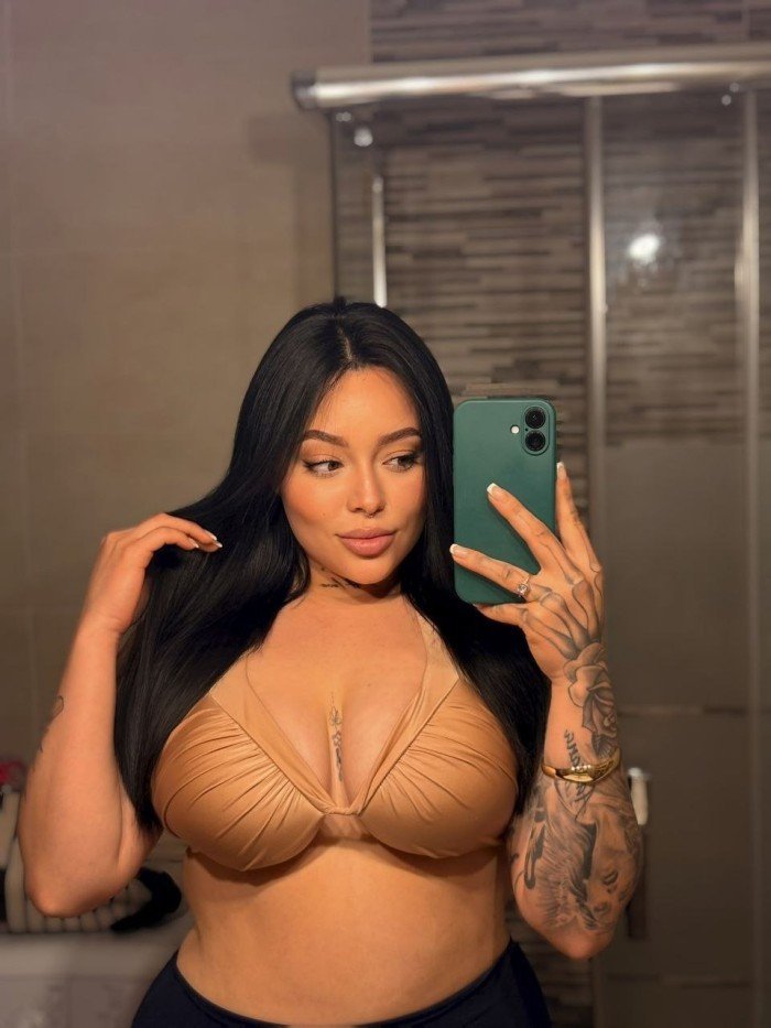 salome-colombiana-nalgona-fiestera-24h-big-1