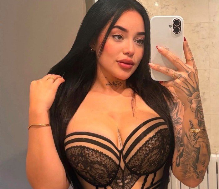 salome-colombiana-nalgona-fiestera-24h-big-2