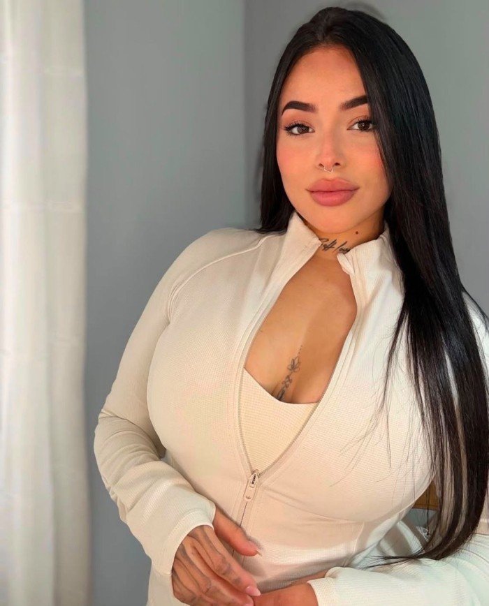 salome-colombiana-nalgona-fiestera-24h-big-0