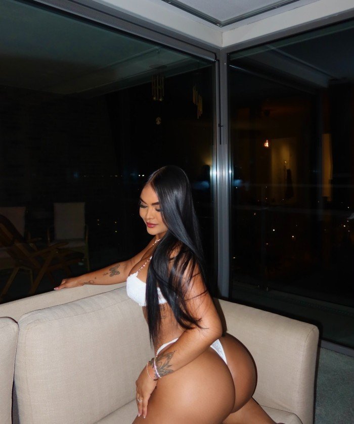 kelly-venezolana-cachonda-recien-llegada-a-madrid-llamame-big-4