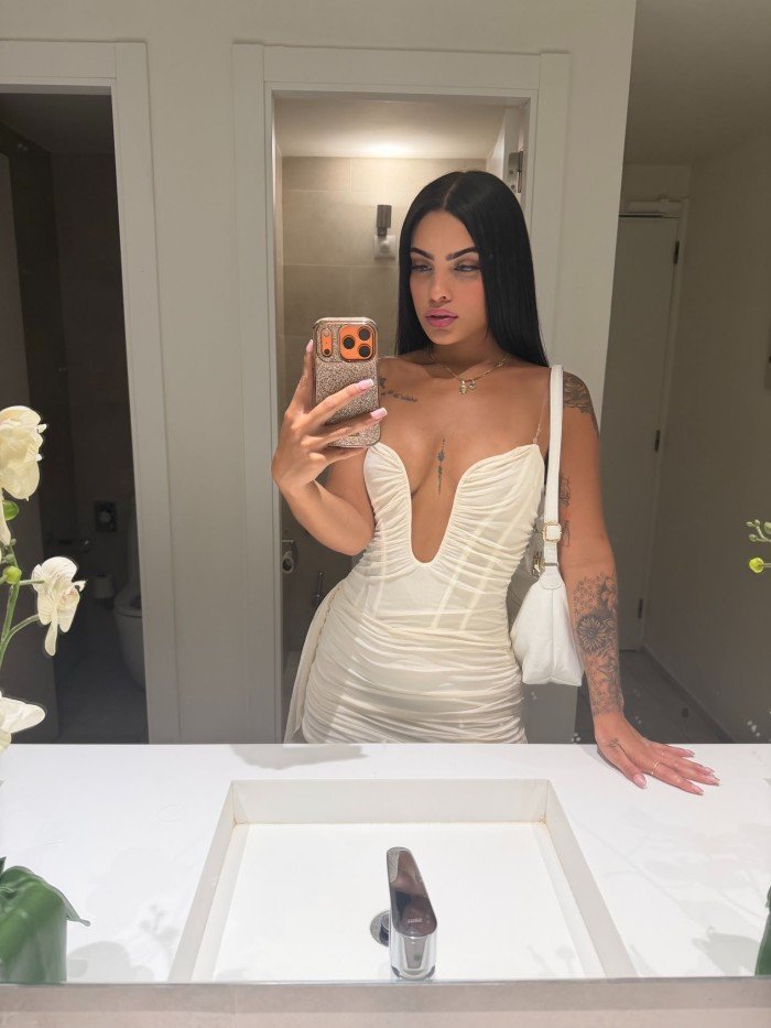 sabrina-latina-ven-y-prueba-mi-rico-cuerpo-estoy-mojadita-big-3