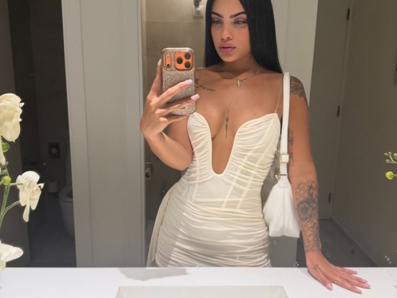 sabrina-latina-ven-y-prueba-mi-rico-cuerpo-estoy-mojadita-small-3