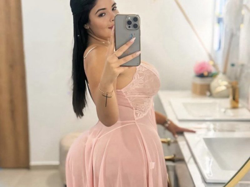 laura-colombiana-novedad-en-la-isla-small-4