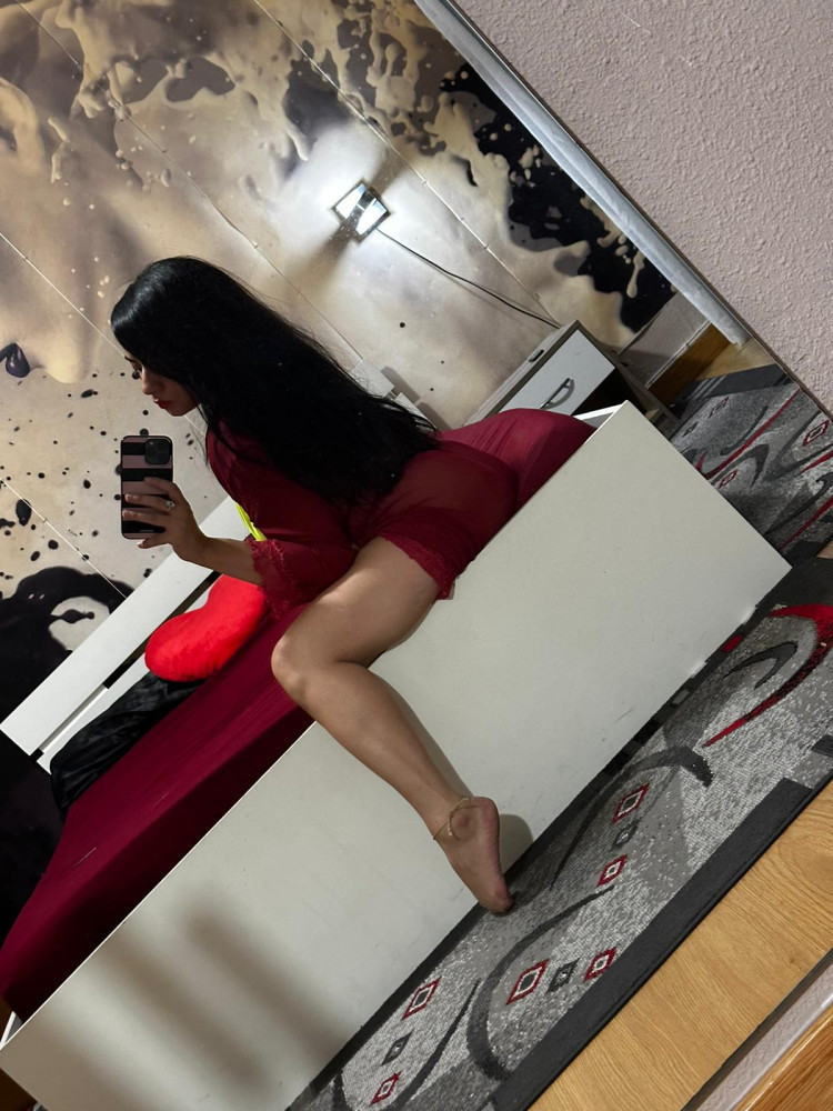 recien-llegada-morena-brasilena-caliente-fiestera-a-top